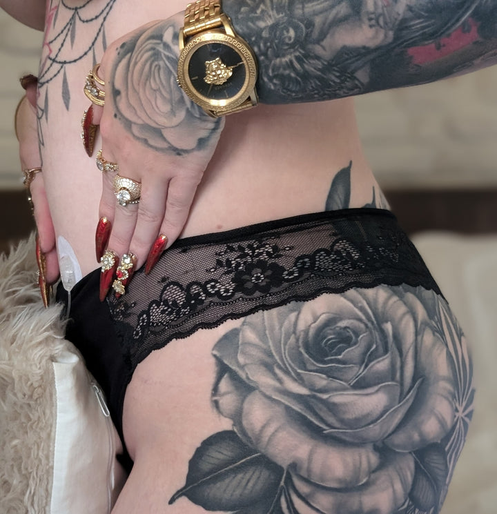 PRIX DE LANCEMENT : Lingerie avec poche intégrée pour pompe à insuline – culotte en dentelle noire exclusive pour diabétiques