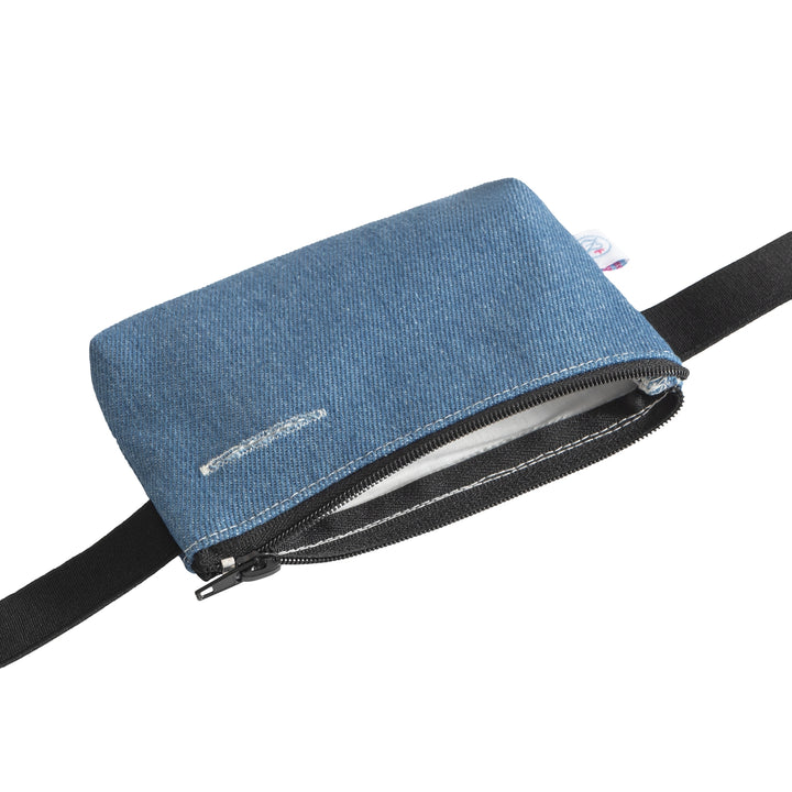 Insulinpumpentasche JEANS BLAU mit Sichtfenster und flexiblem Gurt (3-99 Jahre)