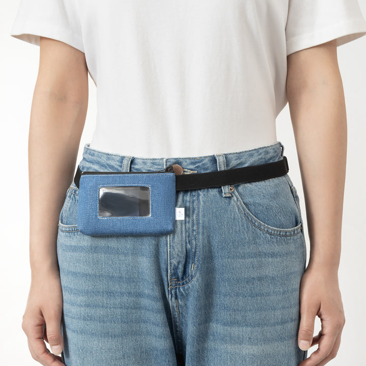 Insulinpumpentasche JEANS BLAU mit Sichtfenster und flexiblem Gurt (3-99 Jahre)