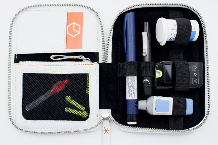 Zuckerschmuck Diabetes Zubehörtasche diabag ''ONE plus'' Rindnappa Leder Weiß Innenleben 